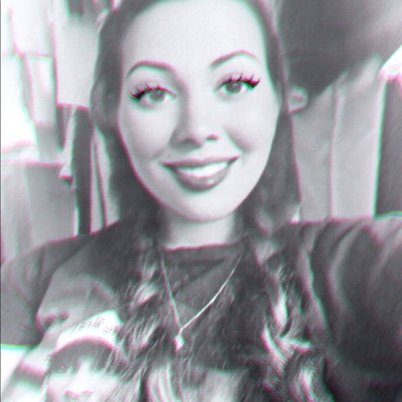 Meet your Posher, CuratedbyAK - Picture 2 of 2